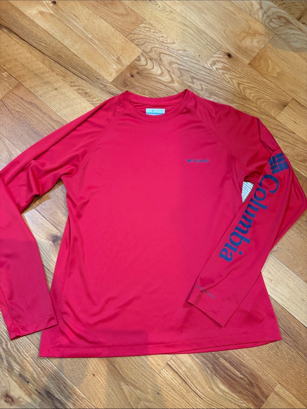 Columbia women’s Red Long-Sleeve Shirt